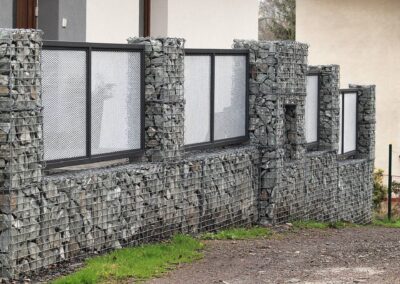 Em-Tech Servis s.r.o. reference oplocení kabionové koše, tahokov, žárovš pozinkovaná ock, čtyřhranné pletivo